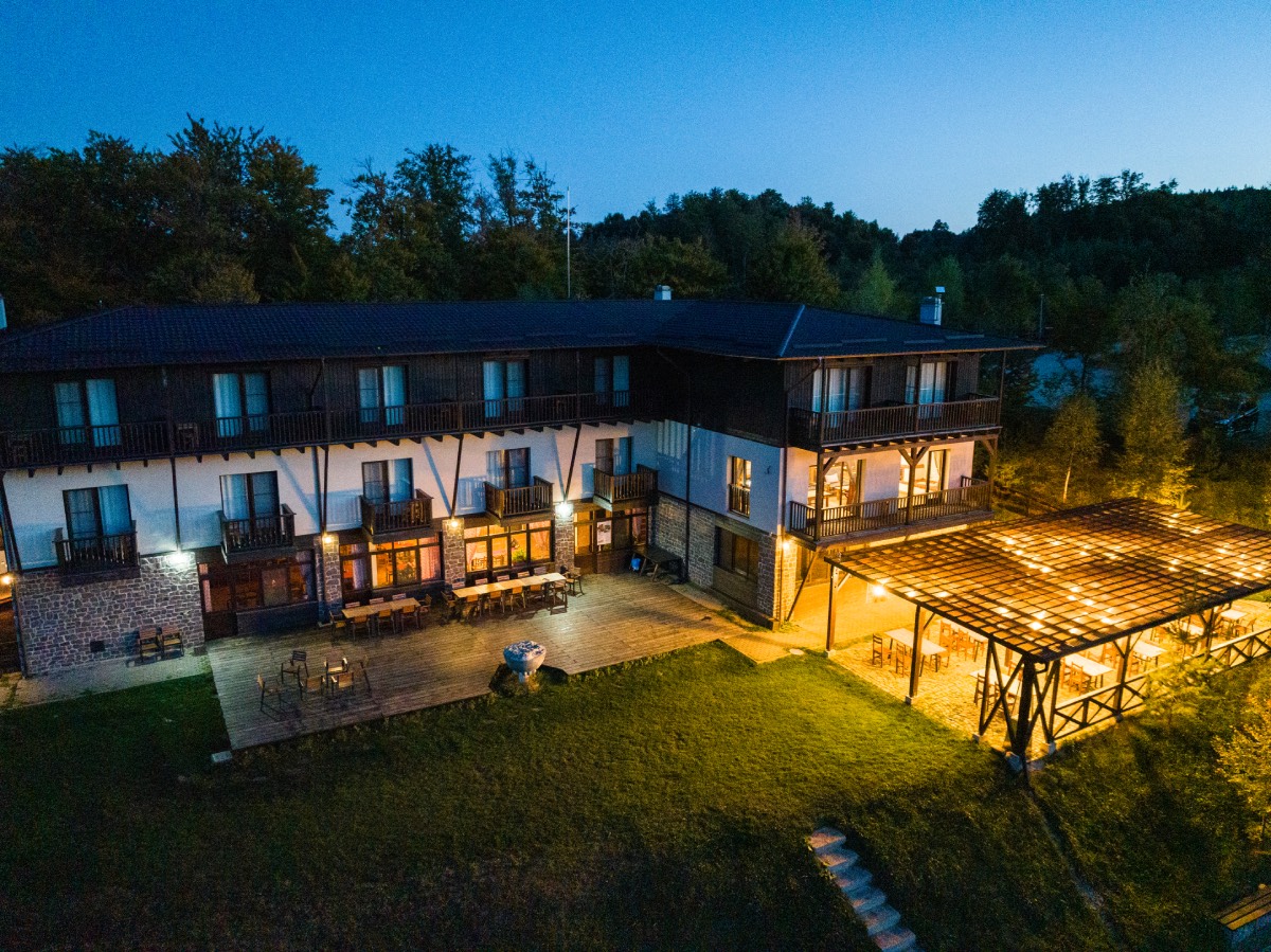 Potcoava Mountain Hideaway — unde vei dormi
